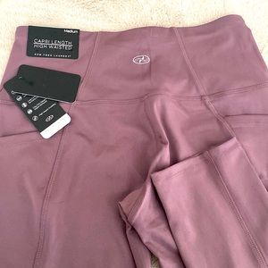 New York Laundry Capri Length High Waisted Leggings- Medium